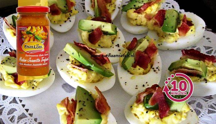 Afbeelding van recept met Gevulde eieren met avocado en bacon